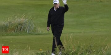 Donald Trump in Scotland: US president enjoys golf weekend; a whole bunch throughout UK protest go to | World Information