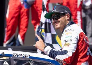 Hometown hero Kyle Larson seems to defend his Sonoma title