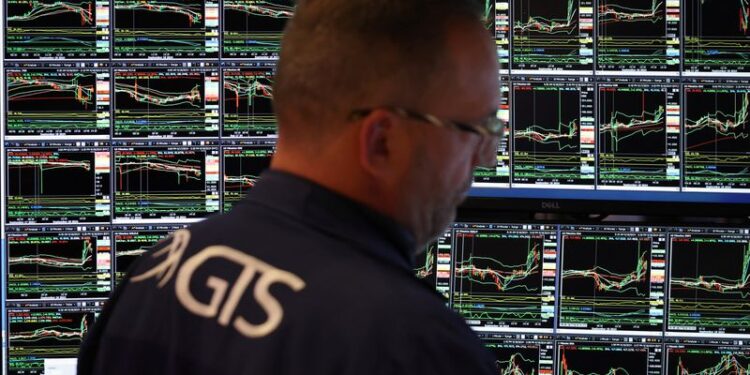 Shares stumble, greenback up as Fed looms