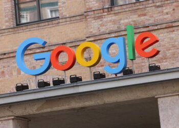 Chrome for iOS makes it simpler to change between work and private Google accounts