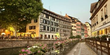 The Finest Methods to Fly Financial system to Europe on Factors