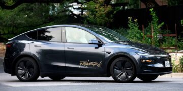 Tesla Readies a Taxi Service in San Francisco—however Not With Robotaxis