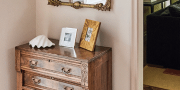 7 Thrift and Vintage Purchasing Tricks to Assist You Discover Objects You Love | Wit & Delight