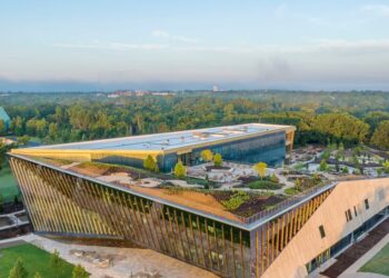 The World’s Richest Lady Has Opened a Medical College