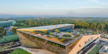 The World’s Richest Lady Has Opened a Medical College