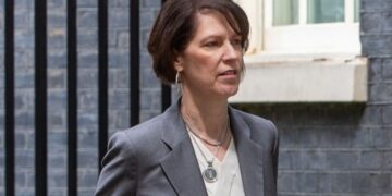 Guinness proprietor Diageo to interchange chief government Debra Crew