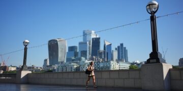 UK financial system unexpectedly contracted 0.1% in Could