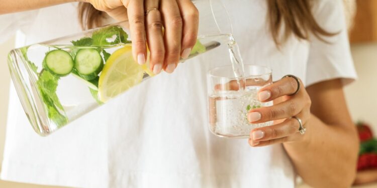 My 4-Step Summer time Hydration Routine for Pores and skin, Hair, & Physique