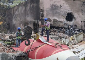 Air India Boeing 787 crash report says gasoline switches reduce off : NPR