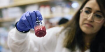 Scientists are creating synthetic blood that might save lives in emergencies : Photographs