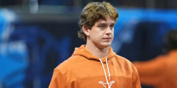 Can No. 1 Texas obtain feat in Manning’s first season as starter?