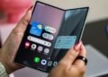 Samsung takes market share from Apple in U.S., foldable telephone momentum