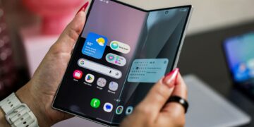 Samsung takes market share from Apple in U.S., foldable telephone momentum