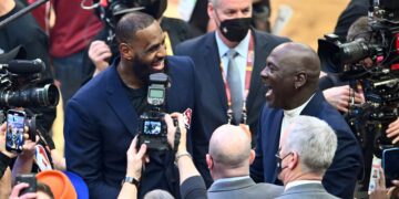 Robert Horry Weighs In On Michael Jordan, LeBron James Debate