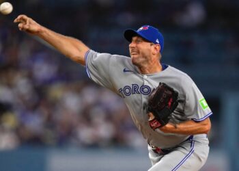 Scherzer, Kershaw ship one other compelling duel as Blue Jays lose to Dodgers