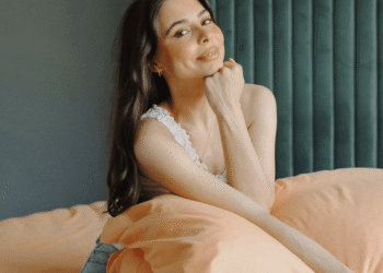 Meet ‘Excellent Peach’—The Coloration That Remodeled My Bed room and My Sleep