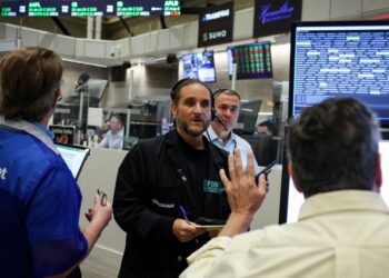 Wall Road ends on muted notice forward of Jackson Gap summit, retailers’ earnings