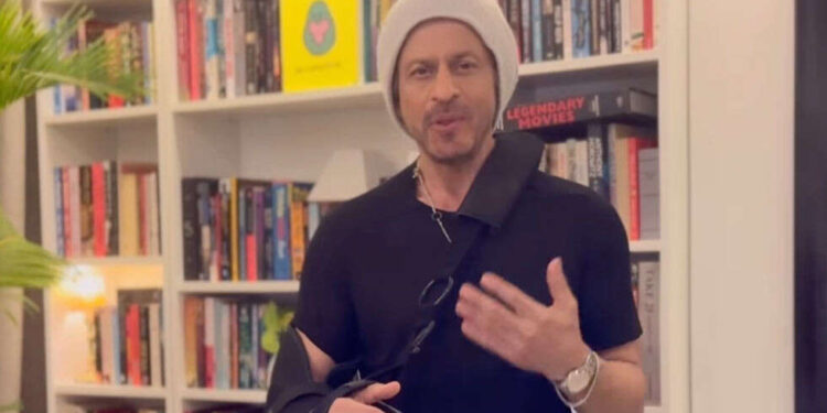 JUST IN: Shah Rukh Khan Reacts to His Nationwide Award Win