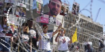 Gaza Israeli hostage movies up strain on Netanyahu for ceasefire : NPR