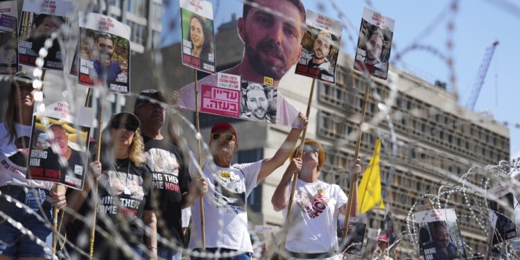 Gaza Israeli hostage movies up strain on Netanyahu for ceasefire : NPR