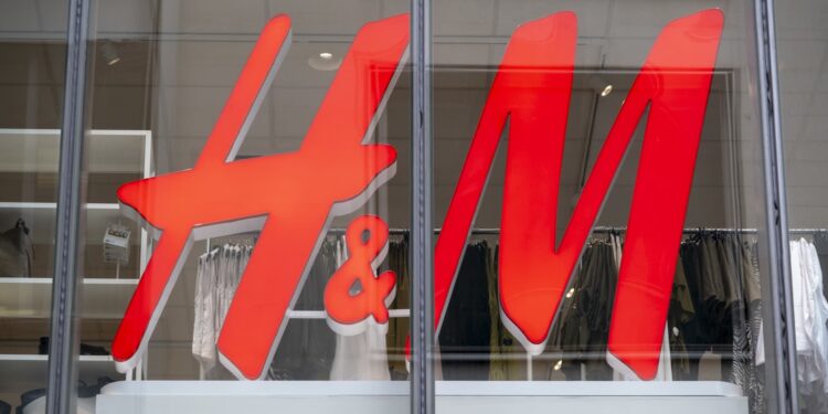 H&M shares bounce 8% on third-quarter gross sales beat as turnaround takes tempo