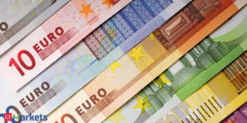 Euro hits 4-year excessive as US greenback sinks forward of Fed fee choice
