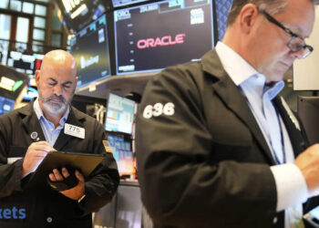 US equities finish decrease as valuation issues creep in