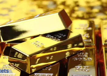 Gold hovers close to document excessive on greenback weak spot, rate-cut bets