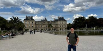 Taking a Historic Stroll Via Paris with Context Journey
