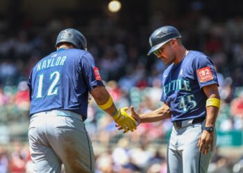 MLB roundup: Mariners bash 5 homers in 18-2 rout of Braves