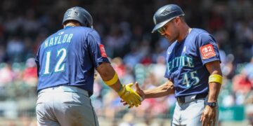MLB roundup: Mariners bash 5 homers in 18-2 rout of Braves