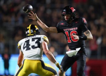Mark Gronowski’s 3 dashing TDs take Iowa previous Rutgers
