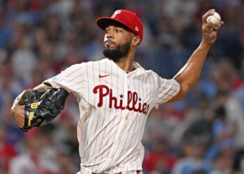 Marlins rally late, take down Phillies in 11 innings