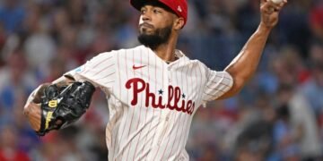 Marlins rally late, take down Phillies in 11 innings