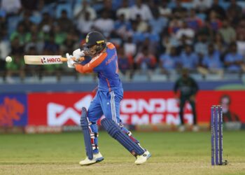 Hit a Dhoni type helicopter cowl drive