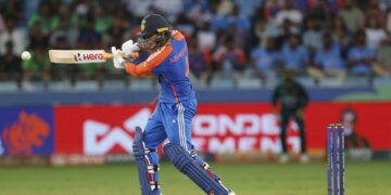 Hit a Dhoni type helicopter cowl drive