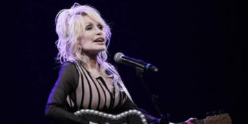 Dolly Parton postpones Vegas residency for 1 12 months as a result of ‘well being challenges’ – Nationwide