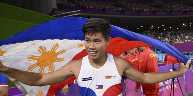 EJ Obiena leads 9-man discipline sans Duplantis at PH pole vault meet