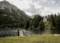 This Couple Bought Married within the Alps…and Introduced Their Sisters Alongside