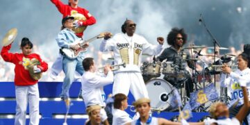 ‘Absolute trash’, ‘greatest pre-game ever!’ Combined reactions to Snoop Dogg’s GF efficiency, curious AFL socials transfer