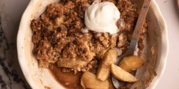 Straightforward Apple Crumble (Simply Like Grandma’s, However Higher)