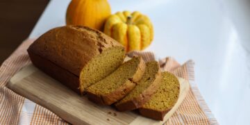 Straightforward Moist Pumpkin Bread Recipe (Fall Favourite!)