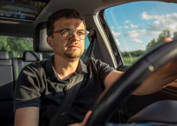 I’m center class, however really feel like I’m all the time on the point of monetary collapse — how do I lastly pull forward?