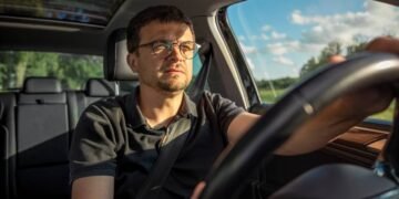 I’m center class, however really feel like I’m all the time on the point of monetary collapse — how do I lastly pull forward?
