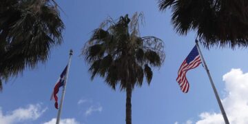 As individuals lose medical insurance, strained care programs worsen : Pictures