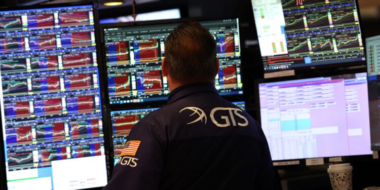 Invesco appears to be like at earnings portfolio methods