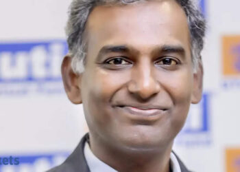 Personal banks, consumption and metals drive optimism amid earnings season