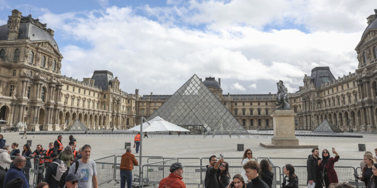 Louvre heist sparks ‘woke’ hiring coverage backlash — RT World Information