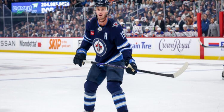 Jets ahead Jonathan Toews day-to-day with undisclosed damage