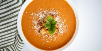 Easy Tomato Basil Soup (Stovetop or Prompt Pot)